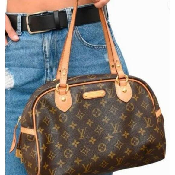 Louis Vuitton Handbags - 💎✨BEAUTIFUL✨💎Authentic Louis Vuitton Shoulder Bag